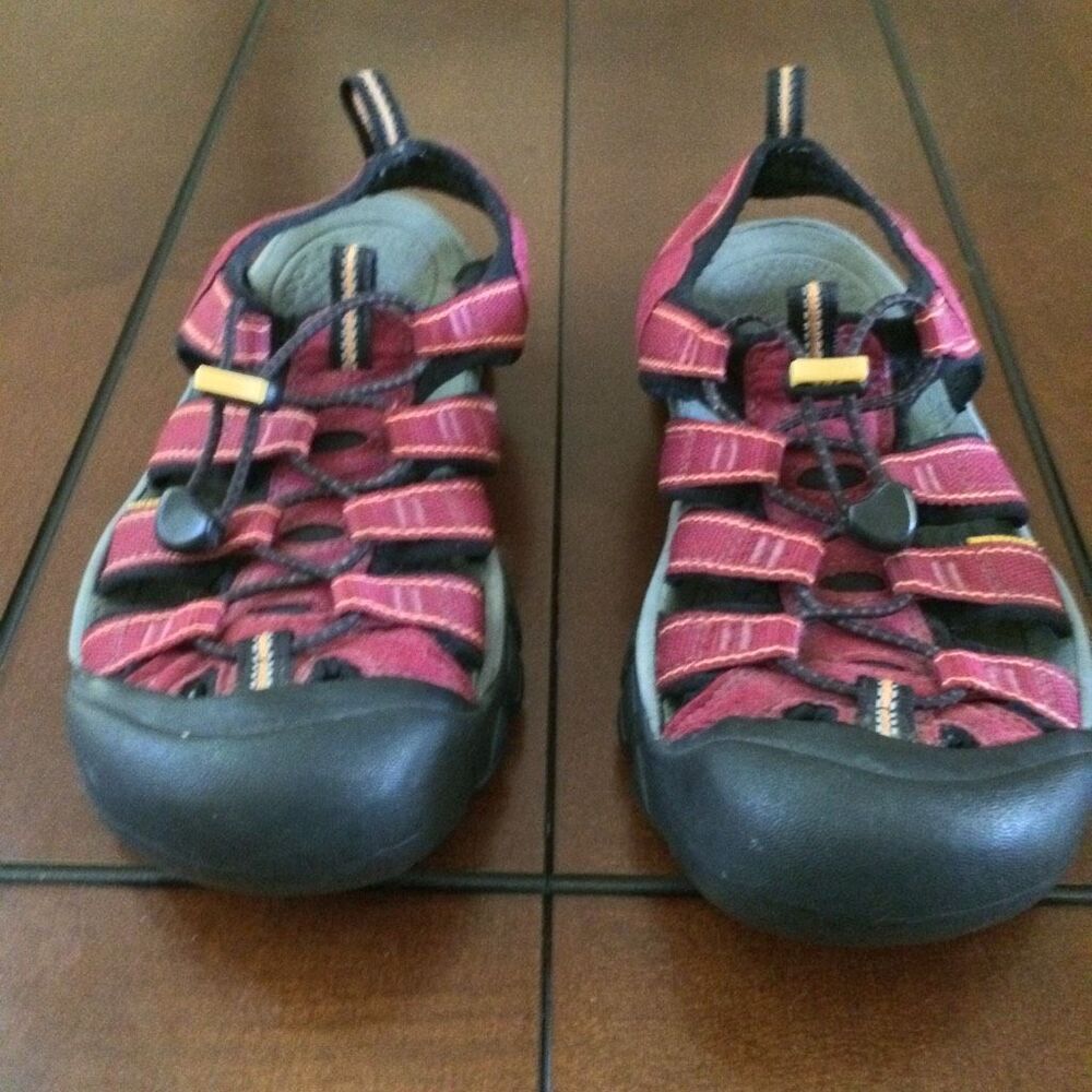 KEEN Newport H2 sandals red size 8